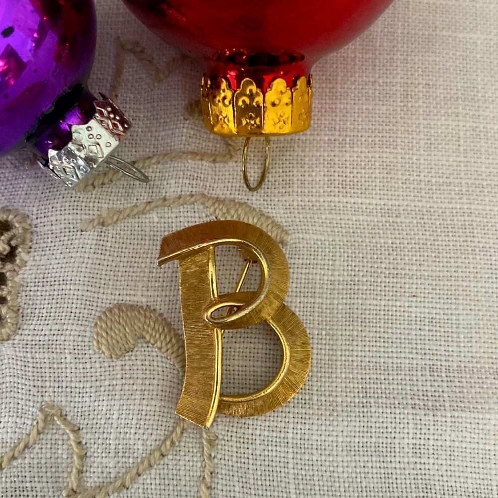 Vintage Trifari Initial Brooch Letter B